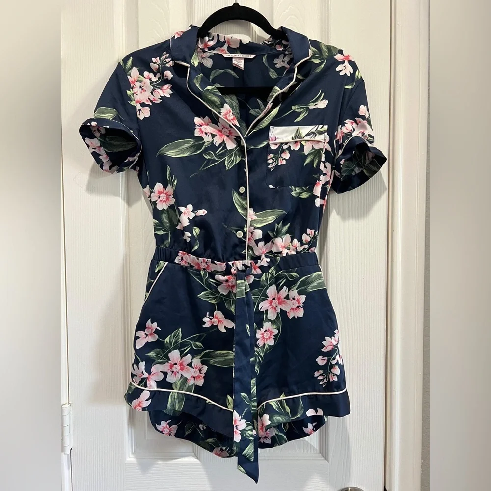 Victoria’s Secret Satin Floral Pajama Romper XS Navy Silk Sleepwear Shorts Set - Picture 2 of 8